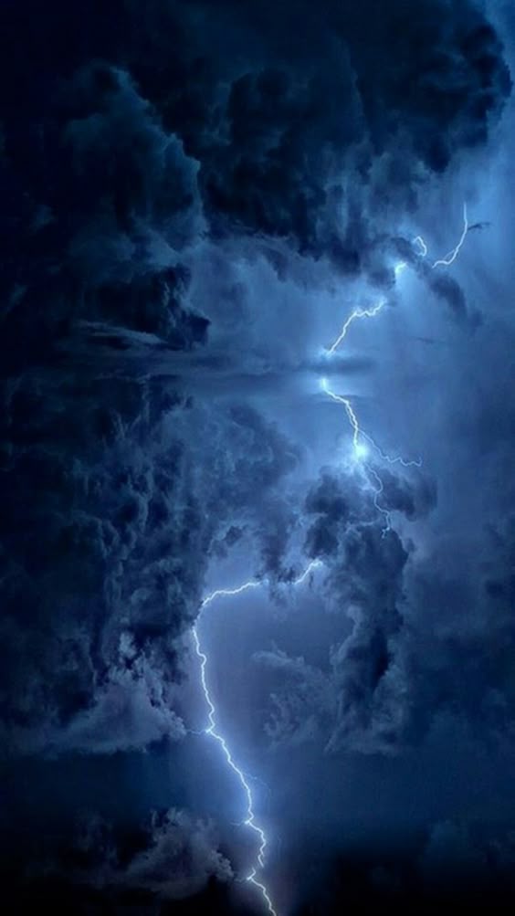Lightening never bores