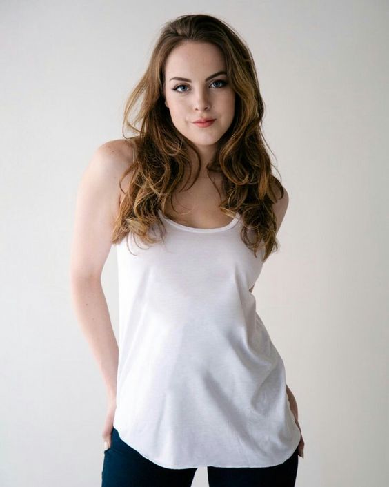Chica de mirada dominante