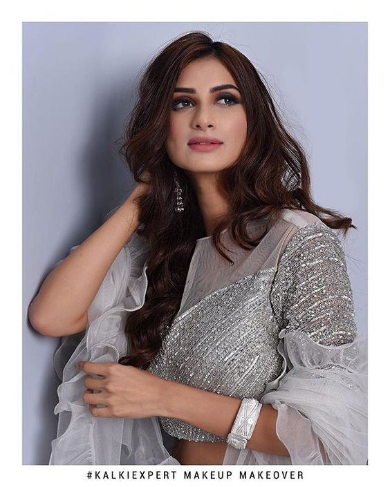 #KALKIxDeepalHaria #KALKIExpert #TheSangeetLook In collaboration with the super talented & super gorgeous makeup artist @deepalharia, we’re giving you the most fabulous makeup look for your sangeet night. Check out this sangeet makeup tutorial that is sur