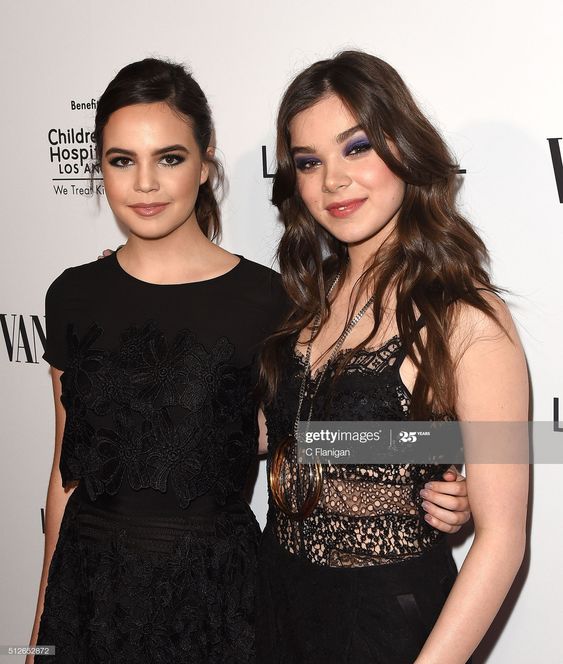 News Photo : Actors Bailee Madison and Hailee Steinfeld attend...