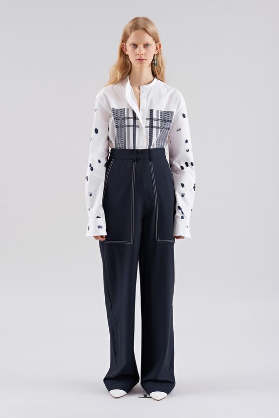 Ports 1961 Resort 2018 collection, runway looks, beauty, models, and reviews.