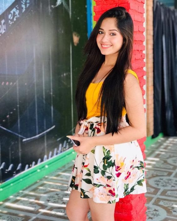 10 Pictures That Prove That Jannat Zubair Can Carry of Anything with Ease!