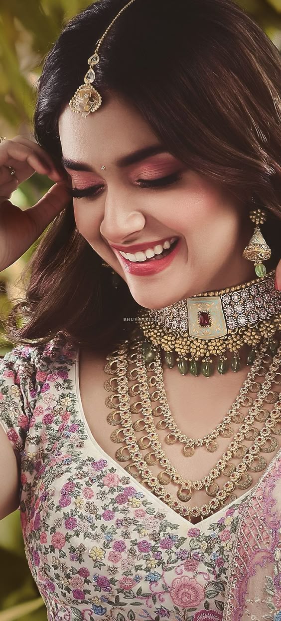 Keerthi Suresh UHD wallpaper