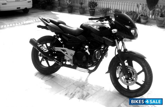 Black Bajaj Pulsar 180 DTSi Picture 3. Bike ID 77083. Bike located in Kapurthala, Punjab