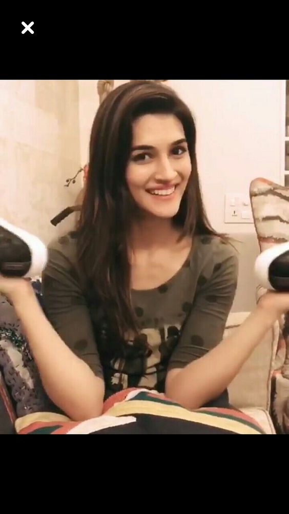 Kriti Sanon Follow @aRchit3298 on Twitter #beautiful #hot #traditional #fashion #beauty #cute #adorable #style #glamour #gorgeous #stunning #hotness #hottest #smile #sexy #bollywood #hollywood #success #pretty #life #daily #fitness #yoga #princess