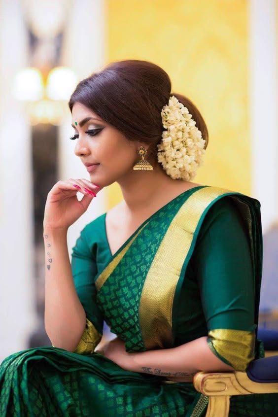 Modern Trendy Hairstyle For Saree