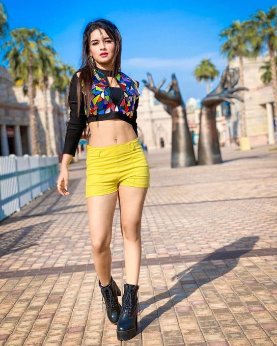 When these pictures of TikTok star Avneet Kaur took our breath away | IWMBuzz
