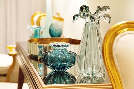 Apartamento com cores claras, mix de texturas e recursos de camuflagem - lindo!