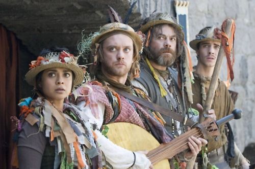 I love how in season 2 many of the episodes had the gang dressing up in similar but horrible outfits. Hilarious!
