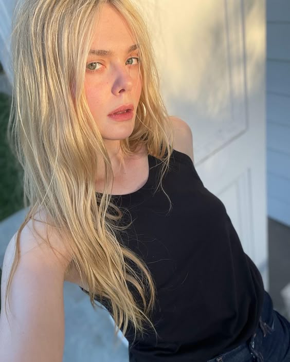 Elle Fanning on Instagram: "\U0001faf6🏼"