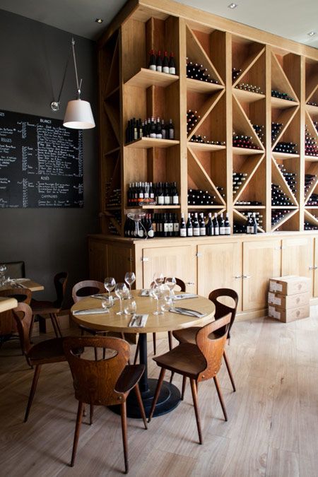 Pirouette, Paris Seulement 1 ou 2 panneaux sur un mur de la cuisine avec un petit fridg en dessous pour le blanc