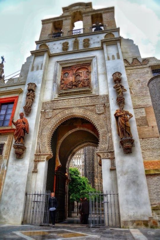 Una Nota De Color Catedral De Sevilla Sevilla España Ciudad De Sevilla
