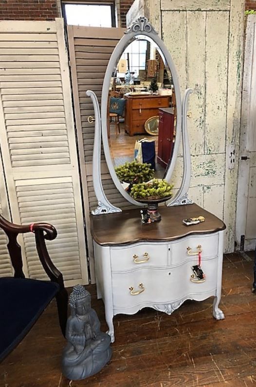Canal Street Antique Mall Lawrence Massachusetts D R Dimes Windsor Armchairs Available From K Antiques Etc At The Canal Street Antique Mall In Lawrence Massachus Antique Mall Windsor Chair Windsor Arm Chair