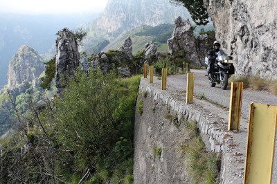 Passo della Spina | Motorradtour Idro Ledro & Gardasee Bilder Am Hafen, ein altes, verrostetes Fahrrad. Reisetipps