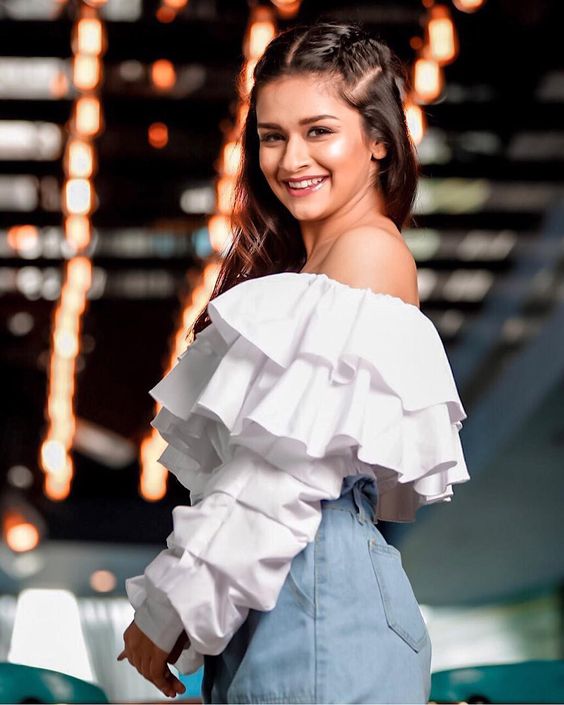 I love only Avneet Kaur