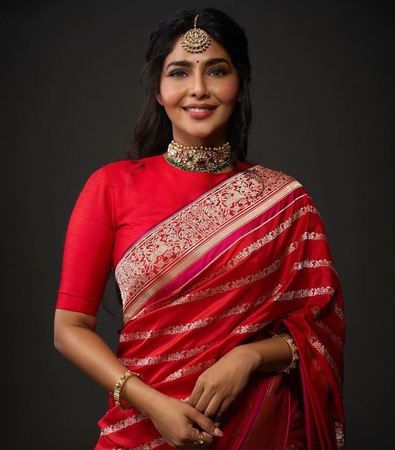 aishwarya lekshmi in a red ekaya benaras for ps1 trailer launch1