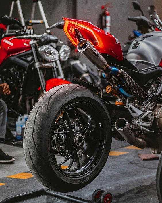 ducati-panigale-v2