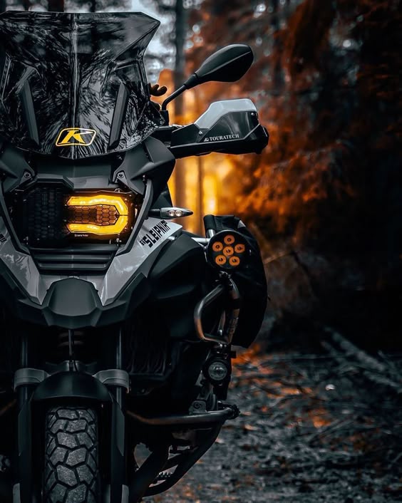 ADV Riders United on Instagram: "BMW R1200GS Adventure ➖➖➖ Follow: @sleipnir_adventures ➖➖➖ #BMW #BMWmotorrad #BmwGS #R1200GS #R1200GSA #R1250GS #R1250GSA #F800GS #F800GSA #F850GS #F850GSA #MakeLifeaRide #SpiritofGS #GSAdventure #GSRallye #BMWadvRiders #MakeLifeaRide #Adv #AdvRider #AdvLife #AdventureBike"