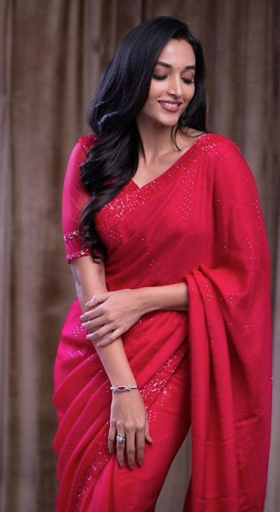 Srinidhi Shetty stuns in pink sequinned saree for KGF-2 promotions! | Fashionworldhub