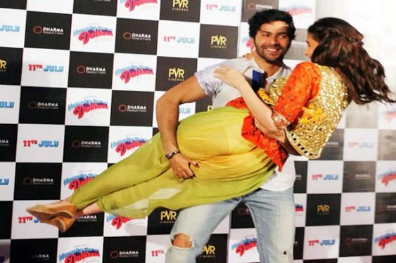 These Top 10 Bollywood Actresses Including Alia Bhatt Became The Victim Of Oops Moment, See Photos Check more at https://gove.co.in/these-top-10-bollywood-actresses-including-alia-bhatt-became-the-victim-of-oops-moment-see-photos/
