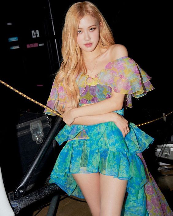 Cùng một chiếc váy nhưng đến 3 kiểu “biến hình”: Stylist YG trổ tài giúp Rosé thắng thế trước Nancy, Park Min Young