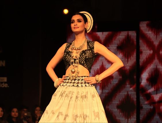 All about last night! #BlendersPrideFashionNights It was an honour for Team Signature 24 to be associated with this event! #madeofpride #blenderspride Blenders Pride Fashion Tour Diana Penty Sabyasachi Satpathy
