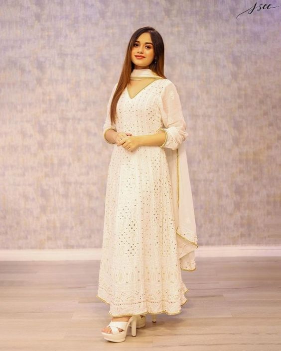A gurl in white!🤍
