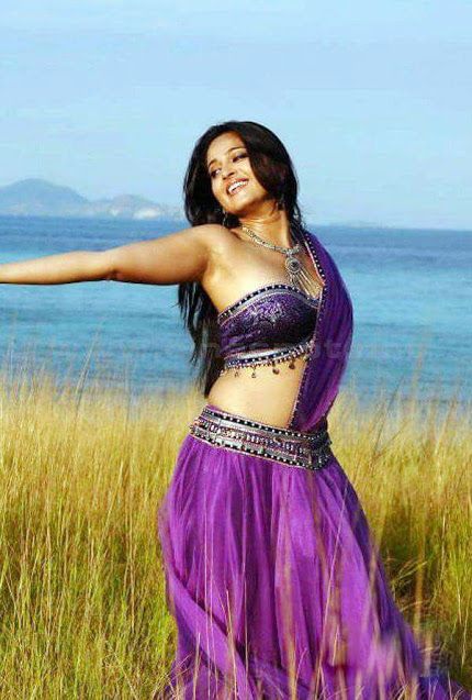 Actress Anushka Shetty Hot navel show-Seducing Pictures