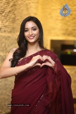Srinidhi Shetty Photos