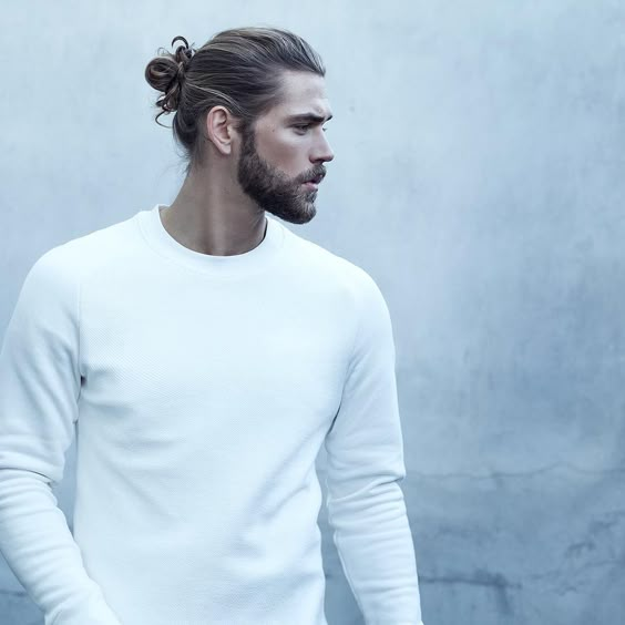 Hairspiration  @bendahlhausofficial by @esrasam Follow @manbunlifestyle for amazing manbuns!