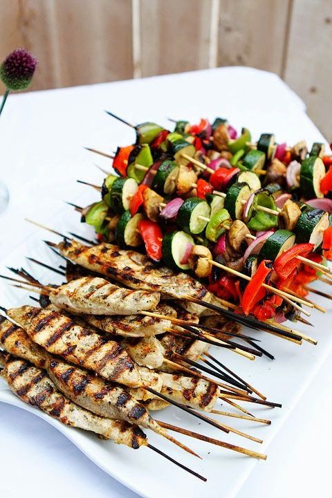 Join us today on Hadley Court as international tastemaker Lynda Quintero-Davids shares her summer entertaining tips, recipes, barcart and trayscape ideas!