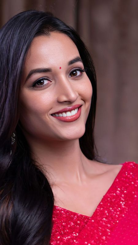Srinidhi shetty Wallpaper Download | MobCup