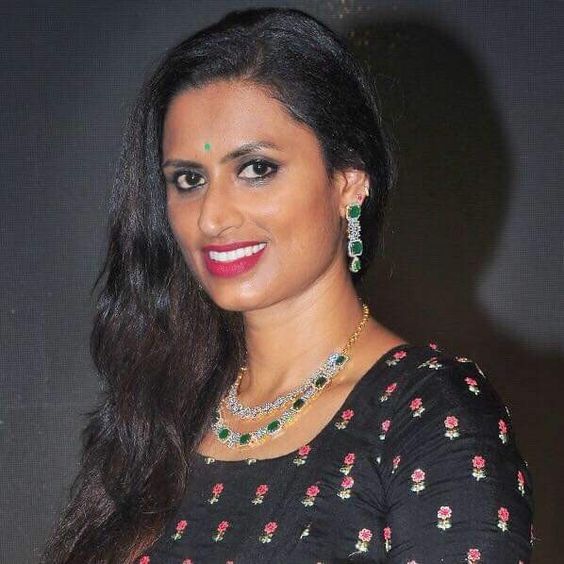 angel-rai-singer-hot