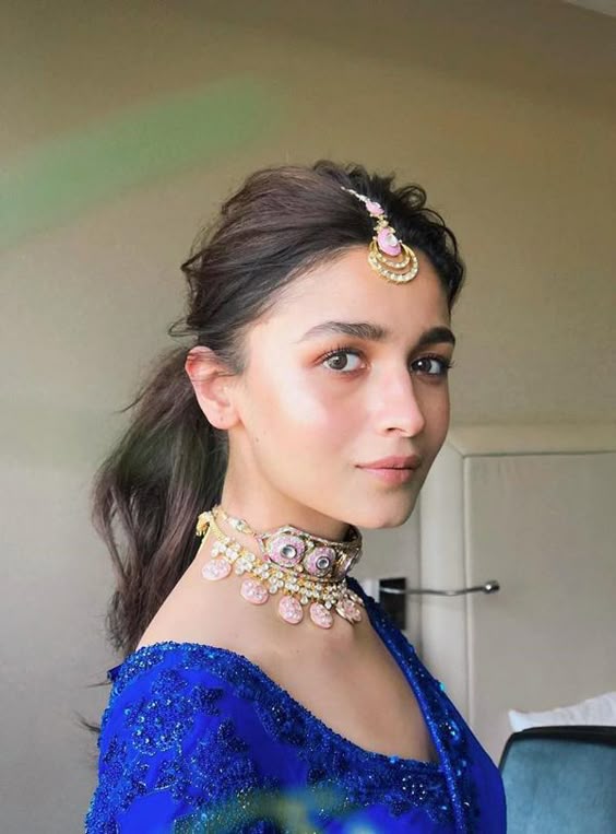 All the inside pictures of Alia Bhatt in her best friend\'s wedding.