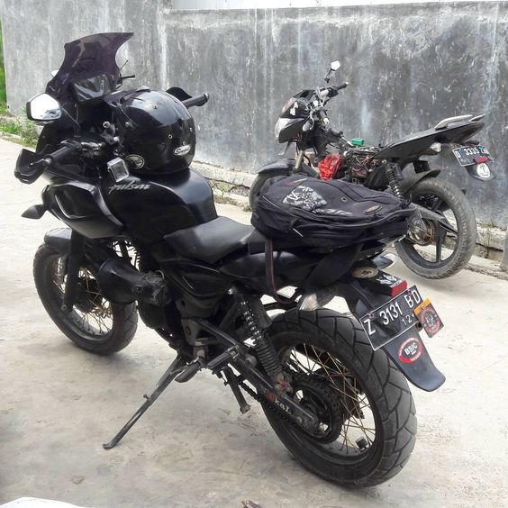 Modified Black Bajaj Pulsar 220 - Adventure - ModifiedX