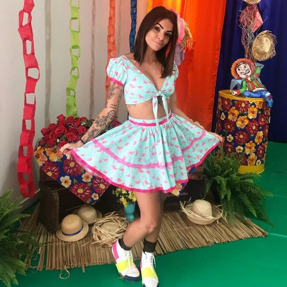 Conheça os melhores looks com saia de Festa Junina Moderna