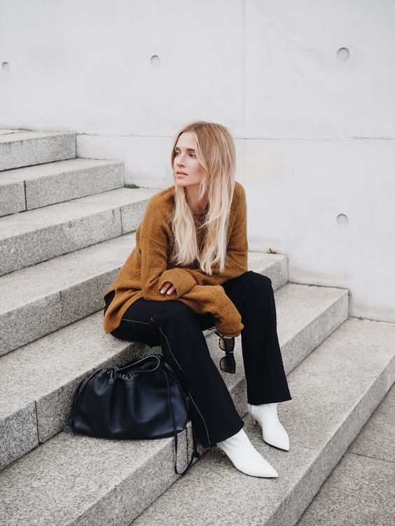 Acne Studios knit, Céline bracelet bag and sunglasses, Toteme NYC trousers. Via Mija