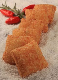 Pastel de tapioca com recheio de camarão da chef Kátia Barbosa - Receitas - GNT