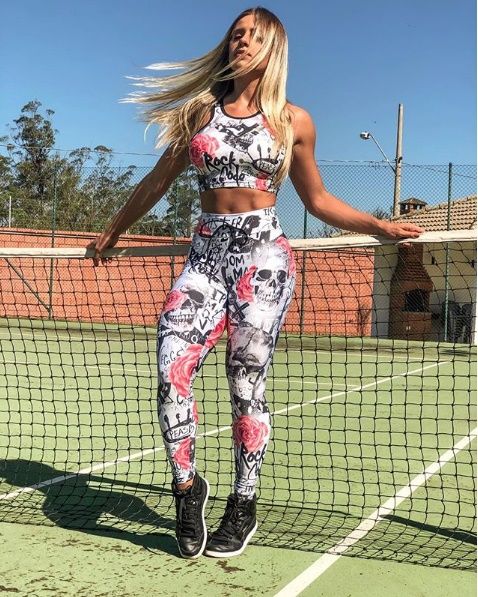 Look Esportivo Fitmoda Cropped sem Bojo e Calça Legging com Recorte  Colorido nas Pernas