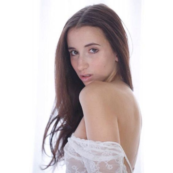 Amateur latina blog Anna Lacey