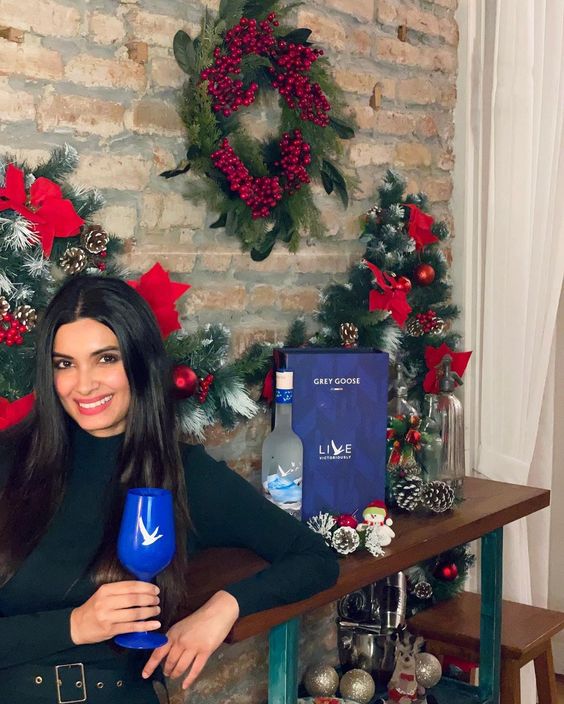 Diana Penty on Instagram: “T’is the season to be jolly! 🎄😁 Got that warm, fuzzy feeling celebrating Christmas at home this year. Cheers to it being full of love and…”