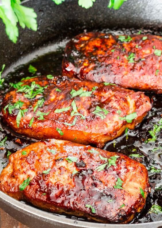 Korean Style Pork Chops - a simple recipe for Korean style marinated pork chops, resulting in melt in your mouth, super delicious pork chops. Best ever! #korean #koreanporkchops