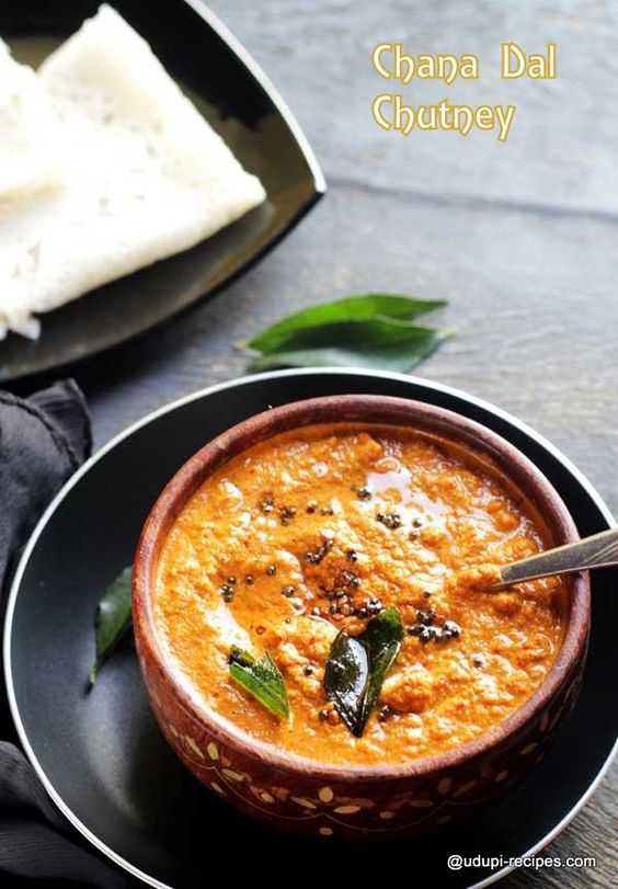 Paruppu Chutney / Chana Dal Chutney side dish for rava dosa