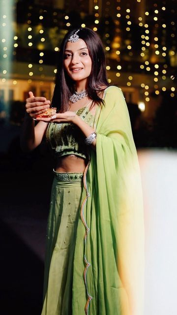 Aryanshi Sharma 🖤 on Instagram: "HAPPY DIWALI 🪔 GUYS #arusquad 📸: @nishatgallery #reels #reelkarofeelkaro #reelitfeelit"