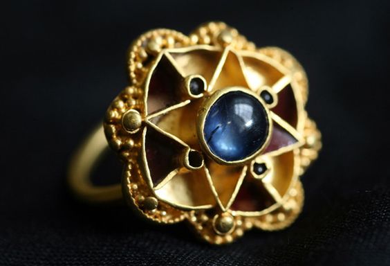 Anillo de zafiro. Realeza anglosajona o vikinga