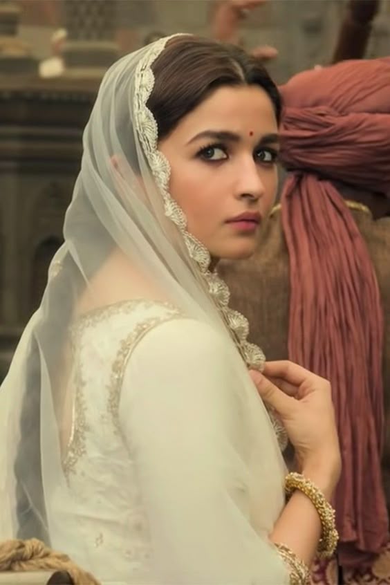 Kalank Trailer/Teaser: Alia Bhatt-Varun Dhawan\'s New Movie Trailer is Out | VOGUE