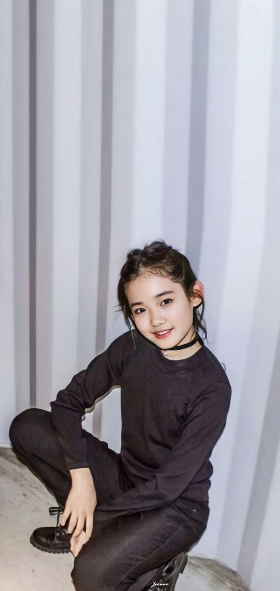 LEE DAIN WALLPAPER