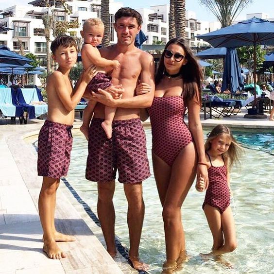 Já pensou você e sua familia sair vestida toda igual? Bom, algumas famílias famosas da web já estão aderindo essa nova tendência – divertida – da moda! Já pensou você e sua familia sair vestida toda igual? Bom, algumas famílias famosas da web já estão aderindo essa nova tendência – divertida – da moda!