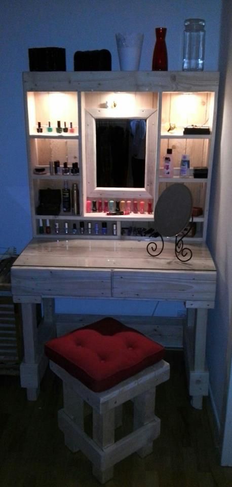 Powered Pallet Vanity Corner Desk Unit | Pallet vanity, Pallets ... Powered Pallet Vanity Corner Desk Unit | Pallet vanity, Pallets ...