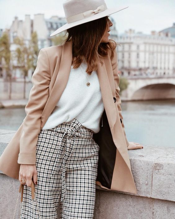 Margaux ML on Instagram: âPied de poule #outfit #outfitoftheday #paris Pull Gaspard #sezane Pantalon (new co) #hm Veste (co act) #Zara Chapeau #lackofcolorâ¦â